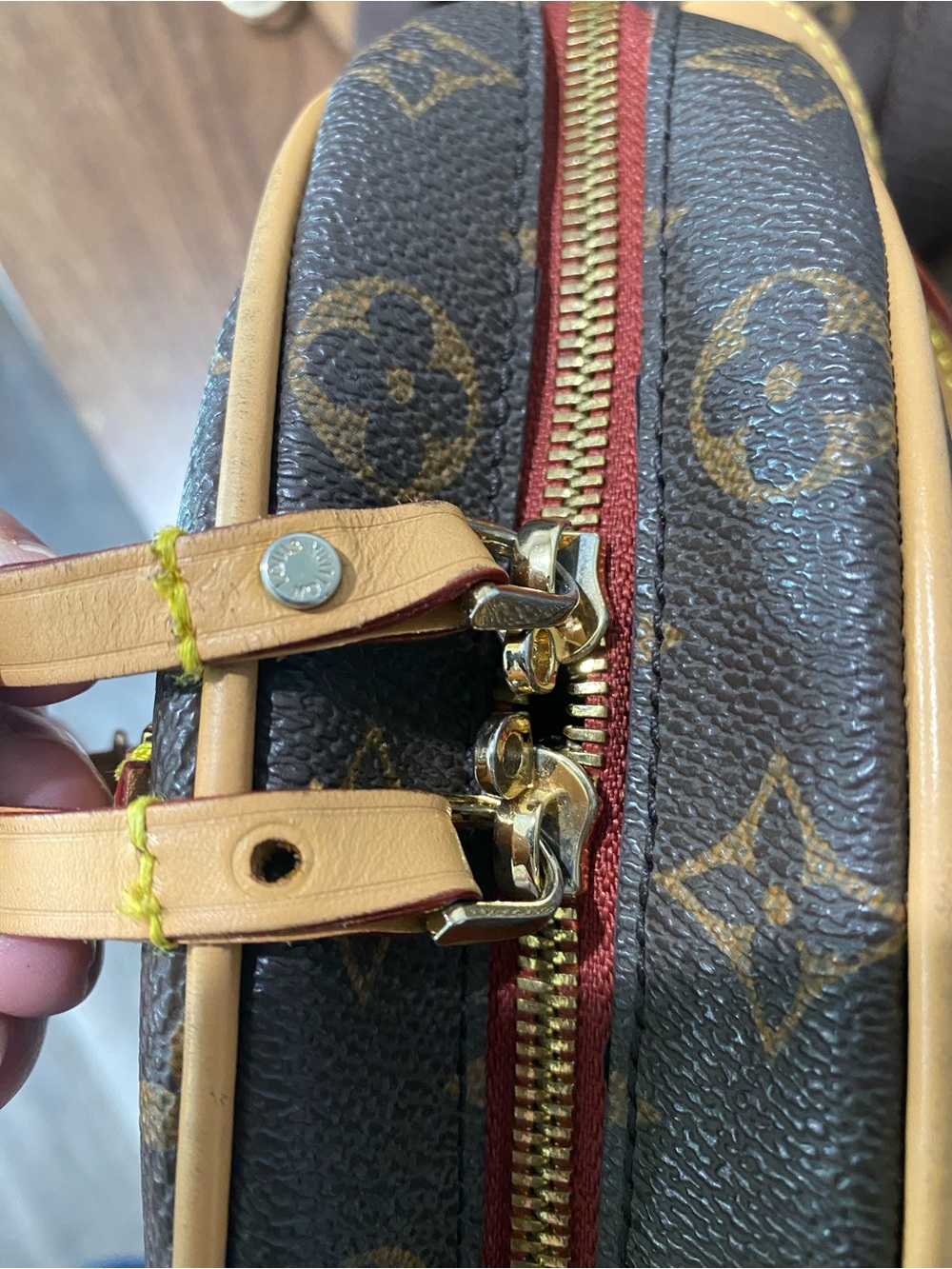 Round Crossbody in Brown and Tan🌺Authenticity Not Guaranteed 🌺 - Picture 14 of 14